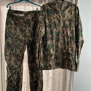 LIKE NEW MOSSEY OAK CAMO RAIN        JACKET & PANTS XL (40-42)